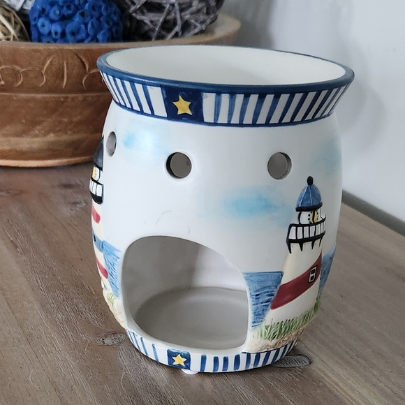 🕯️ Yankee Candle Lighthouse Wax Warmer – Nautical Ceramic, 3D Design - Picture 8 of 15